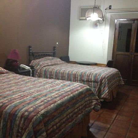 Hotel Posada de Don José Retalhuleu Chambre photo